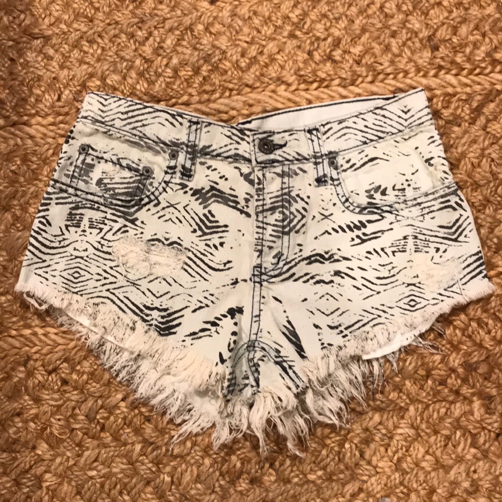 NWT- LF/Carmar denim shorts Size 26